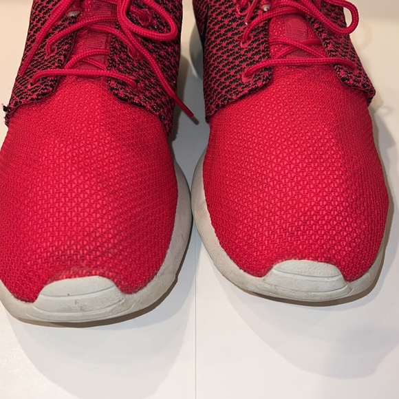 Unisex Men’s Nike Roshe Run Fuschia/Black Sneakers US 10.5 - Picture 2 of 7